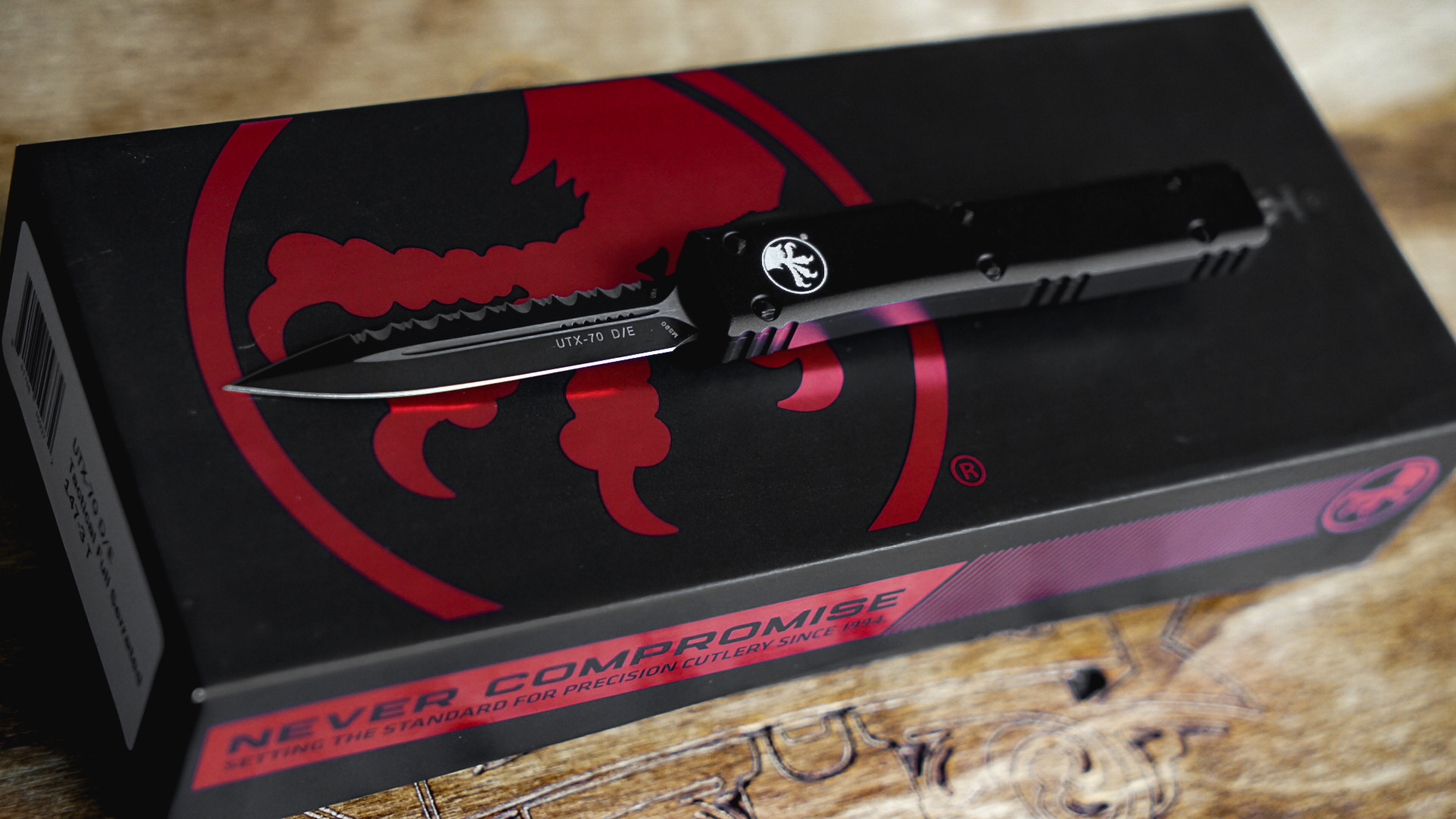 Microtech UTX 70 (double edge, black, tactical, fully serrated)