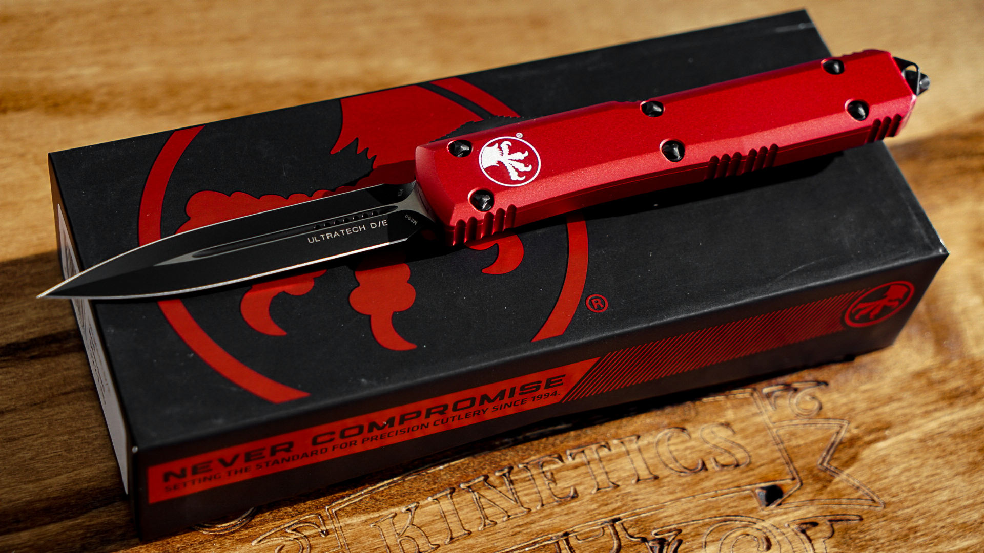 Microtech Ultratech (double edge, red, standard).2